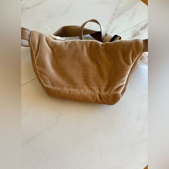 Nwt Free People + Caraa Velvet Sling Fanny Pack bag in Fawn (Tan) - Picture 6 of 8